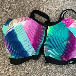 Like new sports bra by Victoria’s Secret